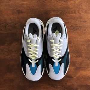 YEEZY WAVE RUNNER 700